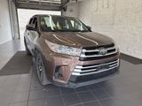 Used 2017 Toyota Highlander LE image 2