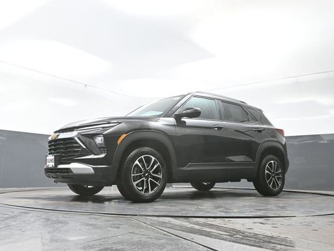 Used 2025 Chevrolet TrailBlazer LT w/ Driver Confidence Package image 29