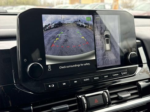 Used 2025 Nissan Pathfinder SL image 10