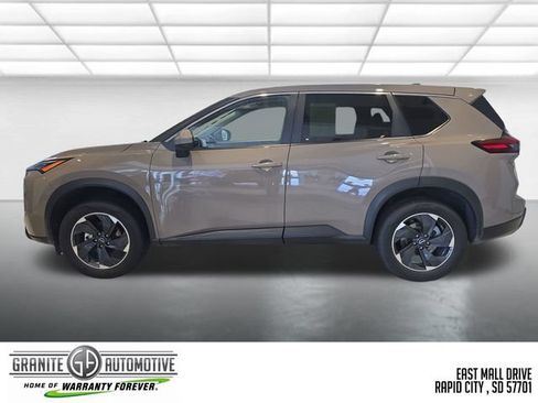 Used 2025 Nissan Rogue SV AWD/4WD image 2