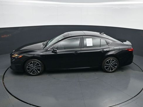 Used 2025 Toyota Camry XLE w/ Premium Plus Package FWD image 18