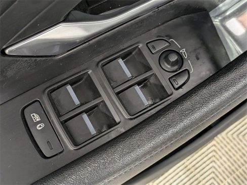 Used 2022 Jaguar E-PACE SE image 16