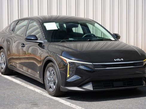 Used 2025 Kia K4 FWD image 48