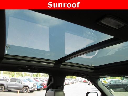 Used 2023 Chevrolet Suburban High Country image 15