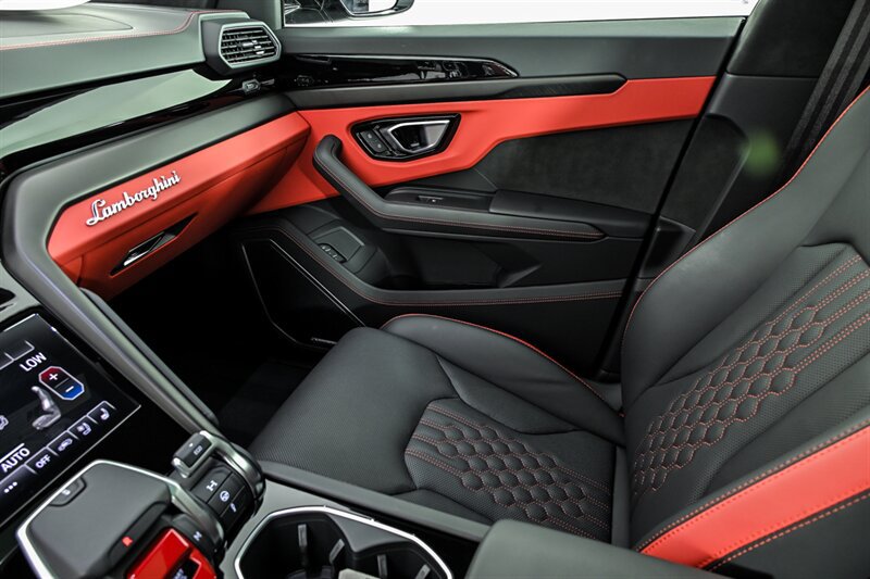 Used 2023 Lamborghini Urus S AWD/4WD image 46