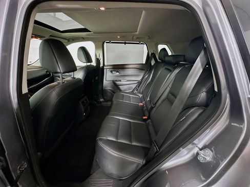 Used 2023 Nissan Rogue SL w/ SL Premium Package image 30