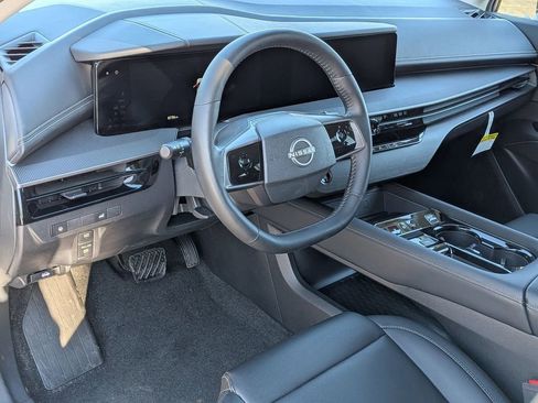 Certified 2025 Nissan Murano SV image 13