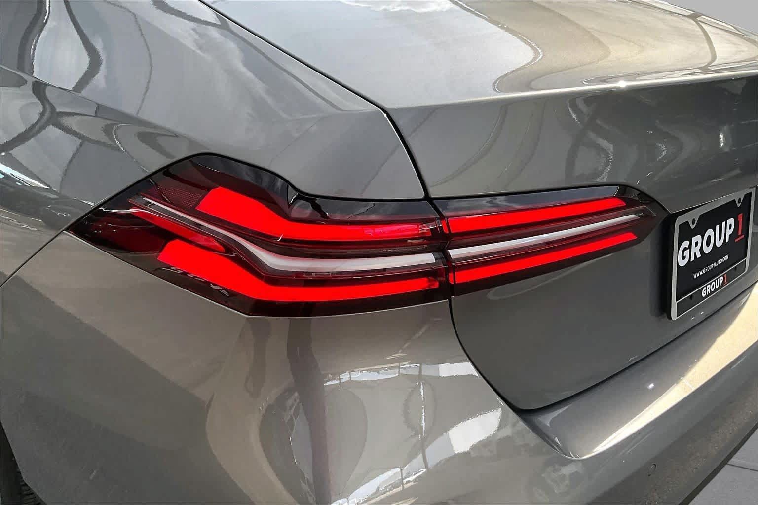Used 2025 BMW 530i w/ Premium Package RWD image 29
