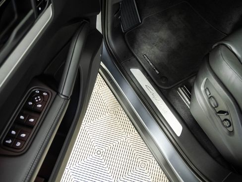 New 2026 Porsche Cayenne E-Hybrid Coupe AWD/4WD image 8