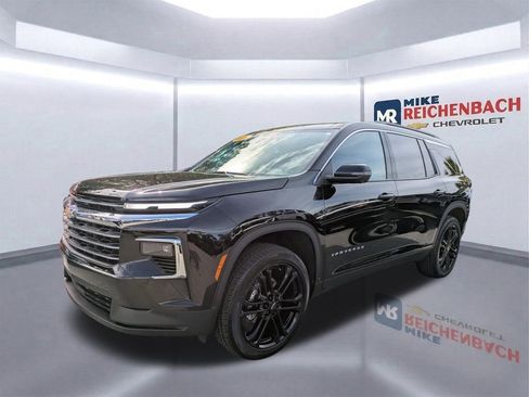 Used 2025 Chevrolet Traverse LT w/ Driver Confidence Package FWD image 8