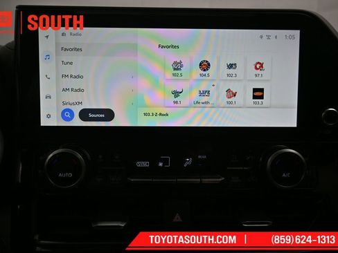 Used 2023 Toyota Highlander Limited AWD/4WD image 14