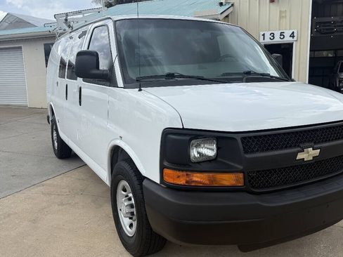 Used 2015 Chevrolet Express 2500 RWD image 13