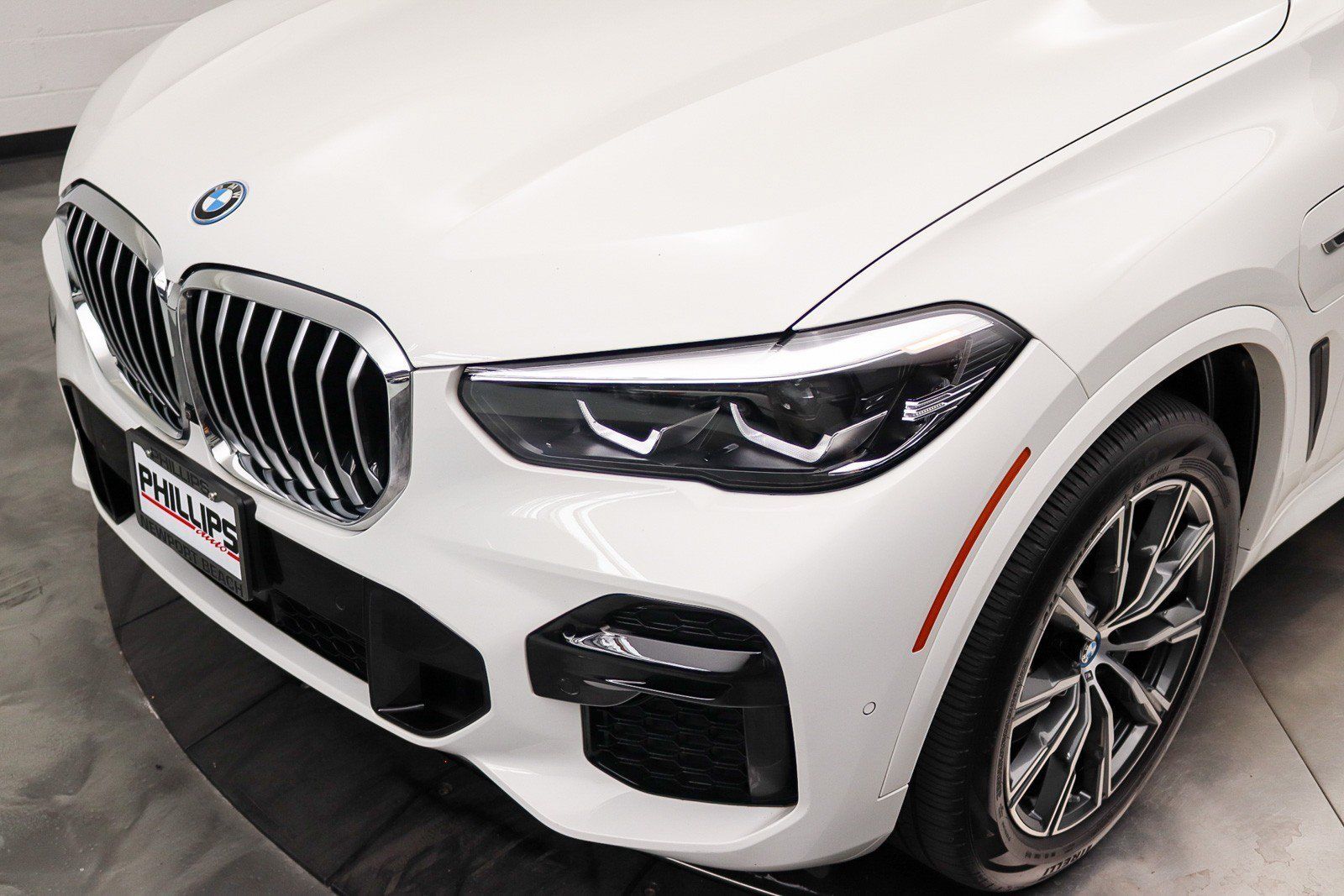 Used 2022 BMW X5 xDrive45e w/ M Sport Package AWD/4WD image 11