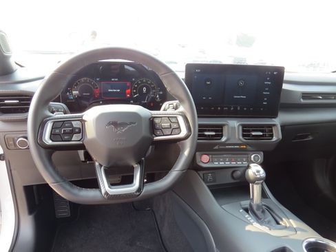 Used 2025 Ford Mustang GT RWD image 16
