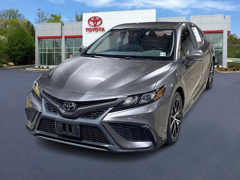 Used 2024 Toyota Camry SE AWD/4WD image 1