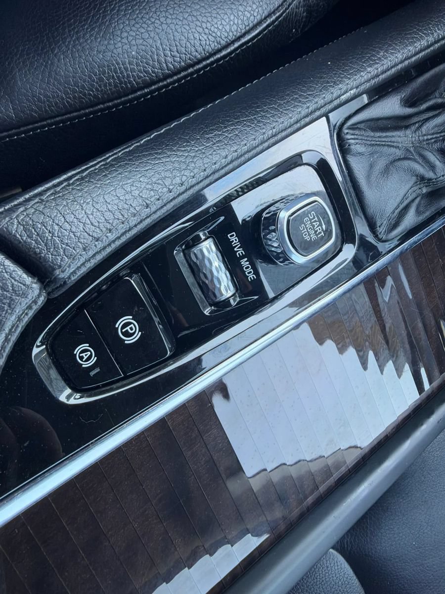 Used 2018 Volvo XC90 T6 Momentum w/ Convenience Package AWD/4WD image 30