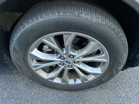 Used 2023 Ford Explorer XLT w/ Equipment Group 202A image 13