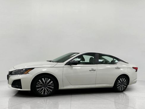 Certified 2025 Nissan Altima 2.5 SV FWD image 7
