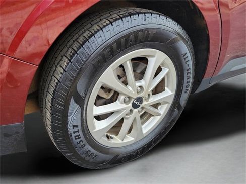 Used 2022 Kia Carnival LX image 32