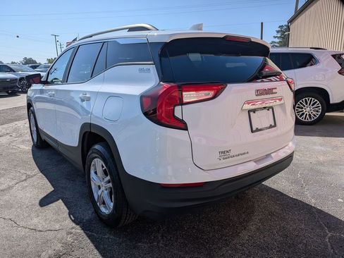 Used 2023 GMC Terrain SLE w/ Driver Convenience Package image 2
