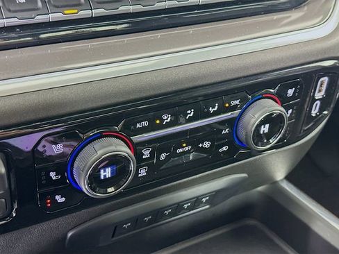 Used 2025 Chevrolet Silverado 2500 High Country w/ Technology Package image 17