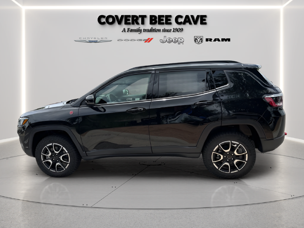 New 2026 Jeep Compass Trailhawk w/ Sun, Sound & Navigation Group AWD/4WD image 5