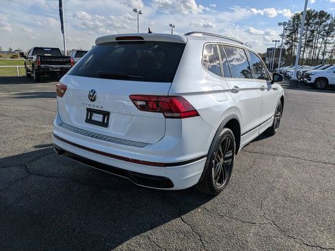 Used 2022 Volkswagen Tiguan SE R-Line image 4