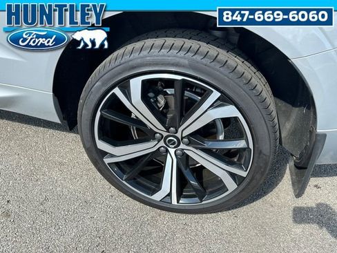 Used 2022 Volvo XC60 T8 R-Design w/ Advanced Package image 8
