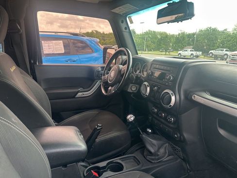 Used 2016 Jeep Wrangler Sahara w/ Connectivity Group image 3