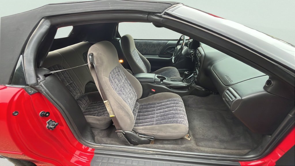 Used 2001 Chevrolet Camaro LT RWD image 18