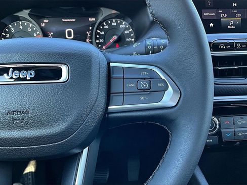 New 2026 Jeep Compass Latitude image 24