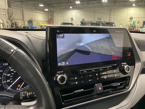 Used 2021 Toyota Highlander Platinum image 30