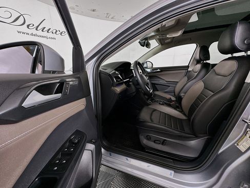 Used 2022 Volkswagen Taos SEL w/ Panoramic Sunroof Package image 22