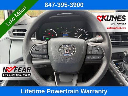 Used 2025 Toyota Sienna LE image 37