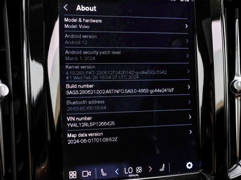 Used 2023 Volvo XC60 B5 Plus image 31