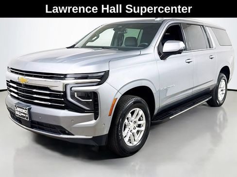 Used 2026 Chevrolet Suburban LT w/ Comfort Package AWD/4WD image 1