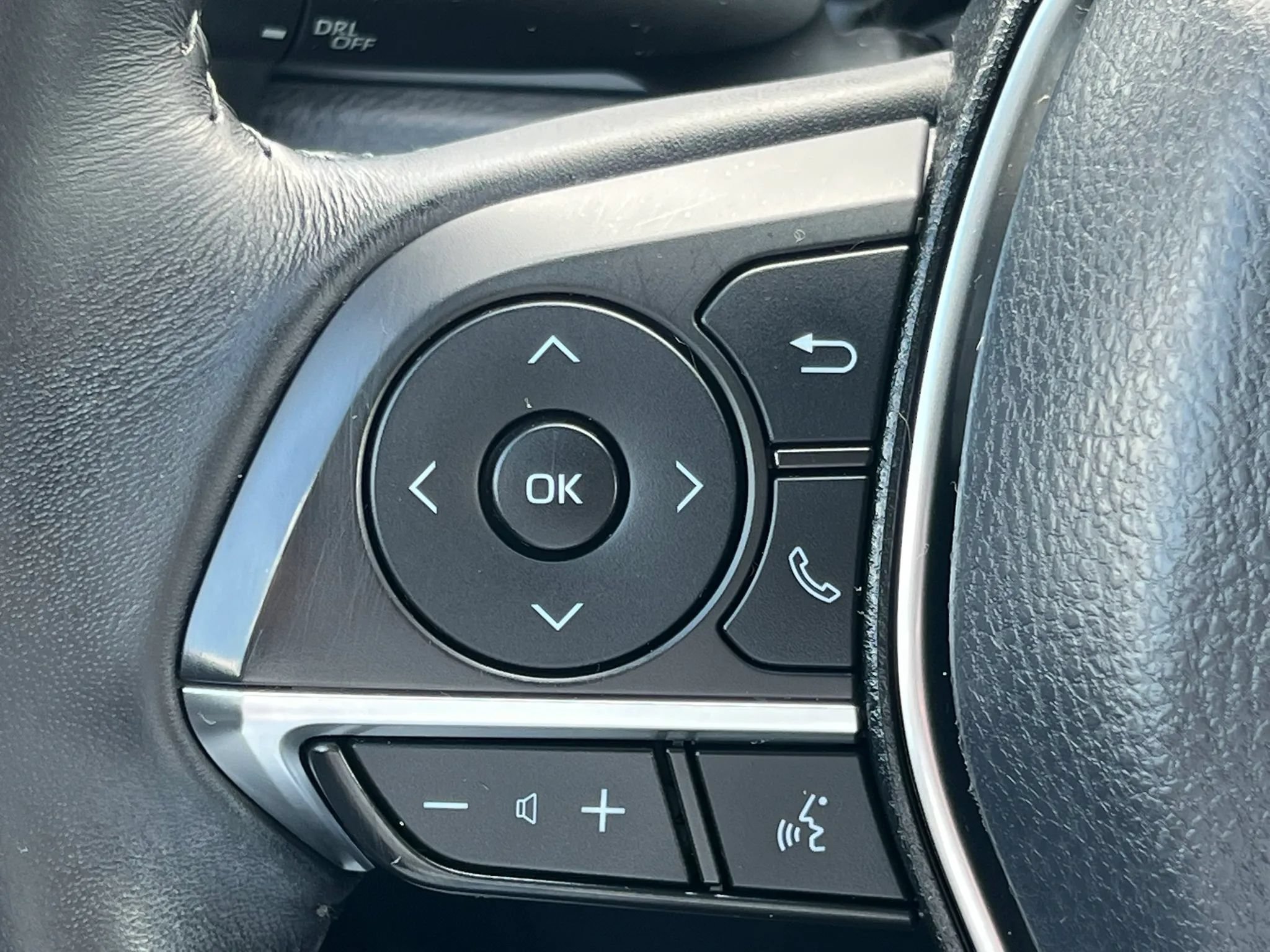 Used 2018 Toyota Camry XLE FWD image 23