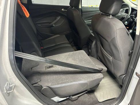 Used 2018 Ford Escape SE w/ SE Sync 3 Package AWD/4WD image 12
