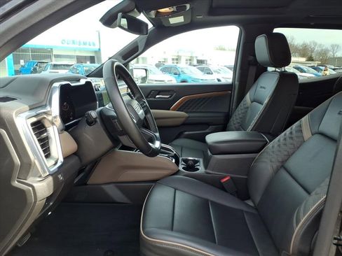 Used 2024 GMC Canyon Denali image 12