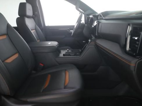 Used 2025 GMC Sierra 2500 AT4 w/ AT4 Premium Plus Package AWD/4WD image 34
