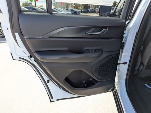 New 2025 Jeep Grand Cherokee Altitude RWD image 30