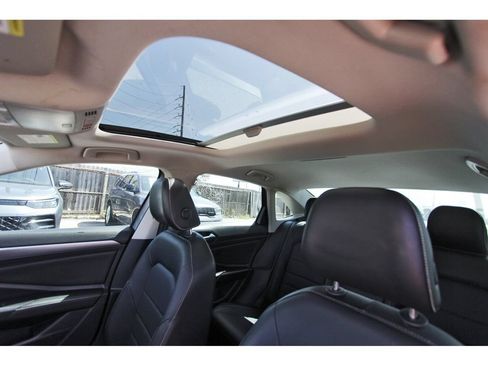 Used 2022 Volkswagen Jetta SE FWD image 30