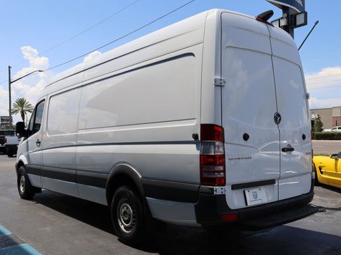 Used 2017 Mercedes-Benz Sprinter 2500 image 4