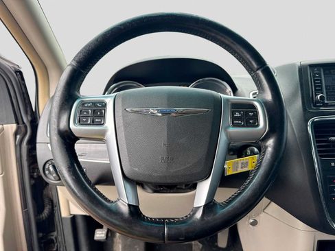Used 2012 Chrysler Town & Country Touring w/ Entertainment Group #1 FWD image 13