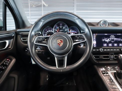Certified 2019 Porsche Macan image 15