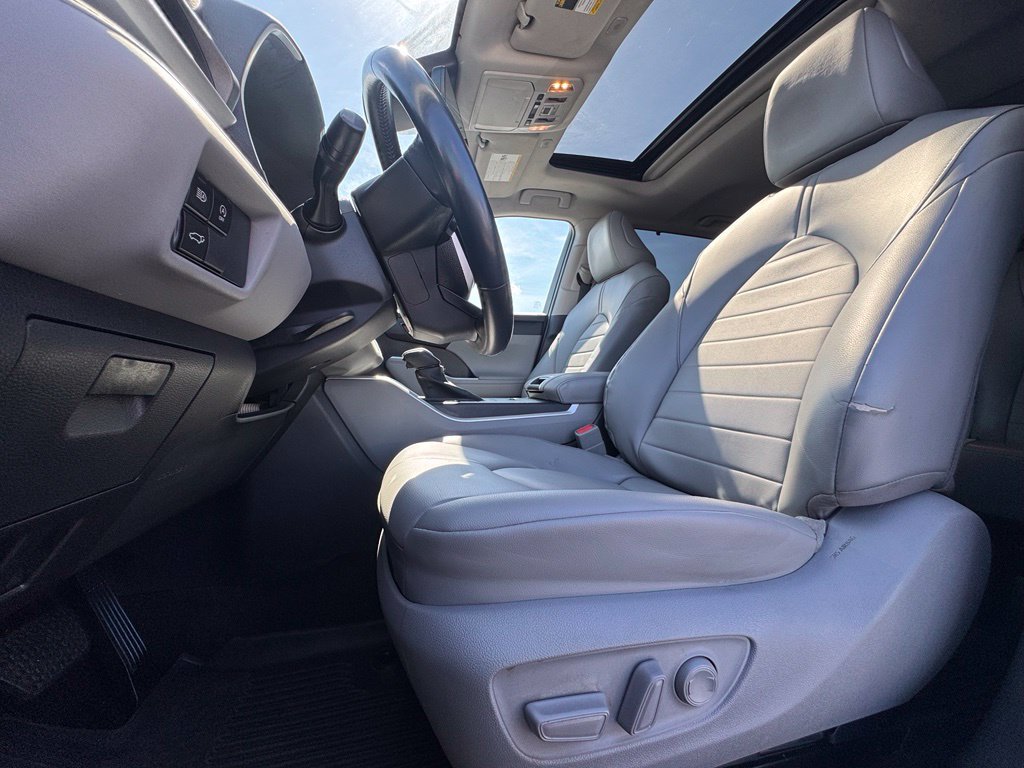 Used 2023 Toyota Highlander XLE FWD image 18