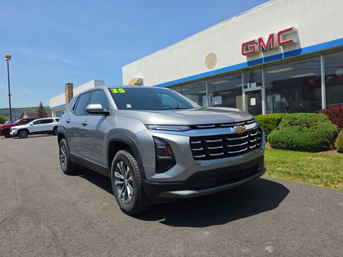 Used 2025 Chevrolet Equinox LT AWD/4WD image 1