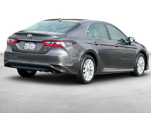 Used 2022 Toyota Camry LE w/ Convenience Package FWD image 6