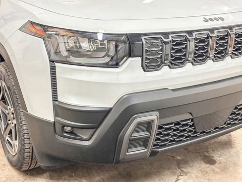 New 2026 Jeep Cherokee Laredo image 12