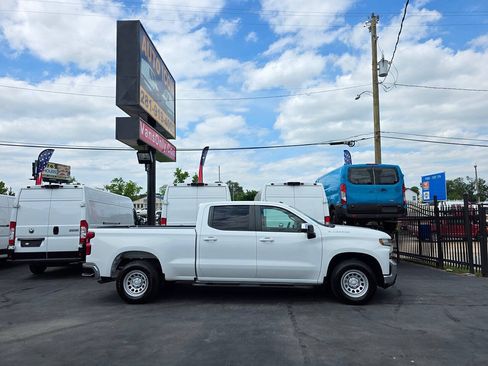Used 2019 Chevrolet Silverado 1500 LT w/ Convenience Package AWD/4WD image 3